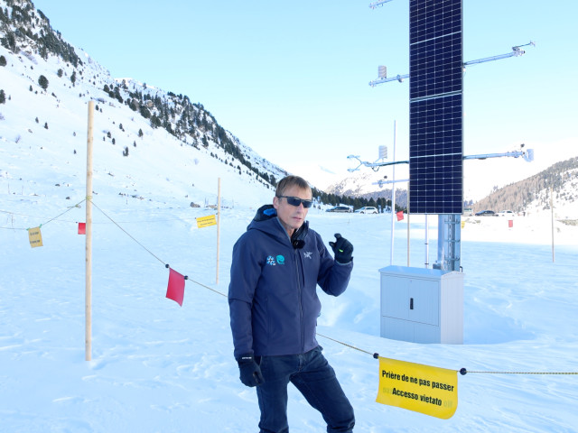 Messen, wohin der Wind den Schnee treibt: SLF-Forscher Michael Lehning bei der Messstation bei Tschuggen