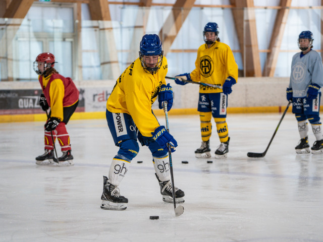 HCD Ladies auf dem Eis: Zyklusbasiertes Training für mehr Leistung und Wohlbefinden.