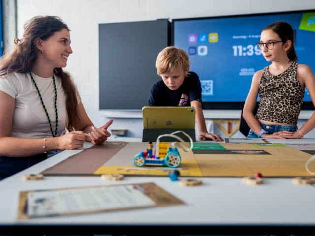 Bei den i-CAMPs der Pädagogischen Hochschule Graubünden setzen sich Kinder und Jugendliche praktisch mit MINT-Themen auseinander.